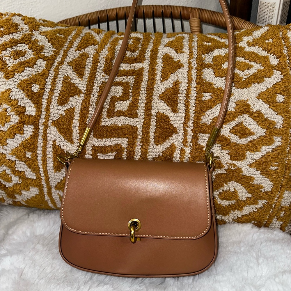 Melie Bianco Small Patricia shoulder bag - Picture 3 of 9